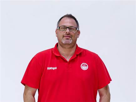 המנהל המקצועי עמית רשף. בראש צוות המאמנים