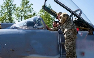 הטיל שנחשף בביקור זלנסקי בחיל האוויר שלו (צילום: t.me/SBUkr)