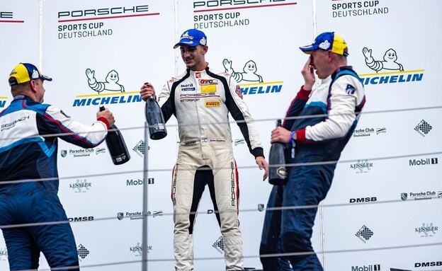 אלון גבאי נהג מירוצים חגיגת ניצחון (צילום: רויטרס)