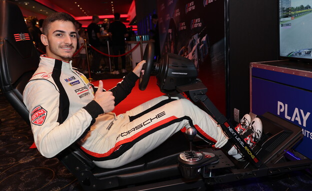 אלון גבאי סימולטור (צילום: רפי דלויה)