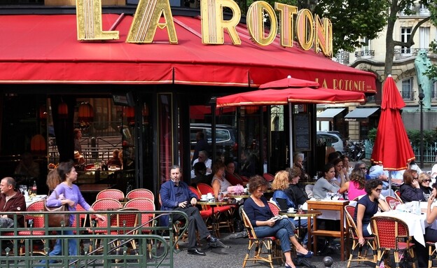 בית קפה בפריז (צילום: Tupungato, Shutterstock)