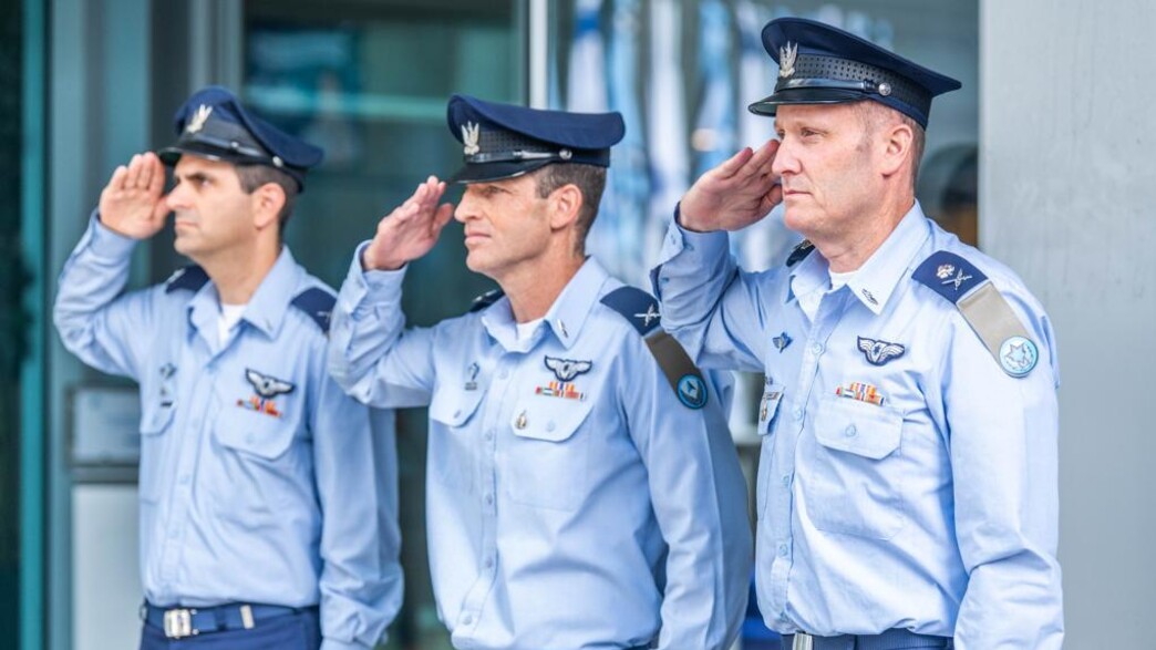 מפקד חיל האוויר, ראש הלהק היוצא והנכנס (צילום: דובר צה"ל)