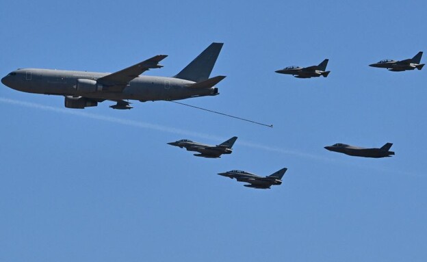 מטוסי החיל בפעולה (צילום: ANDREAS SOLARO/AFP)