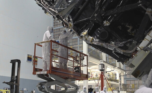 השיגור של הטלסקופ ג'יימס ווב לחלל בידי נאס"א (צילום: מתוך Unknown: Cosmic Time Machine  באדיבות Netflix)
