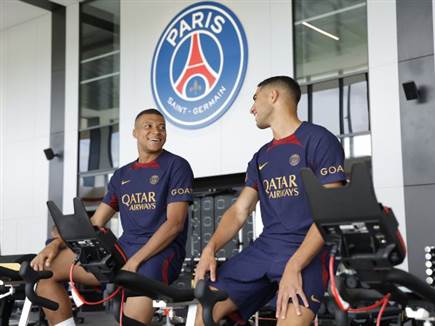 עדיין מחייכים? ( Paris Saint-Germain Football/PSG via Getty Images (צילום: ספורט 5)