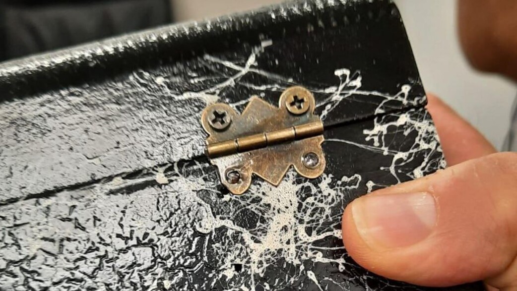 אמצעים אשר נתפסו על החשוד בריגול לטובת איראן