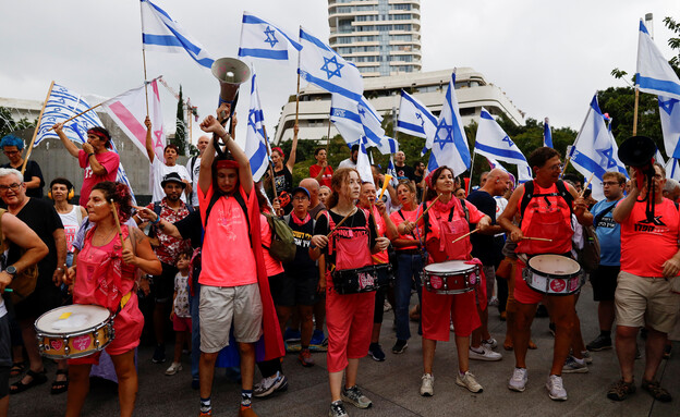 הפגנות נגד המהפכה המשפטית בתל אביב (צילום: רויטרס)