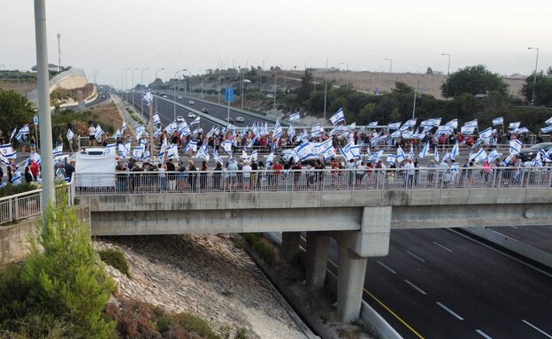 הפגנות נגד המהפכה המשפטית באלייקים (צילום: זאב מן)