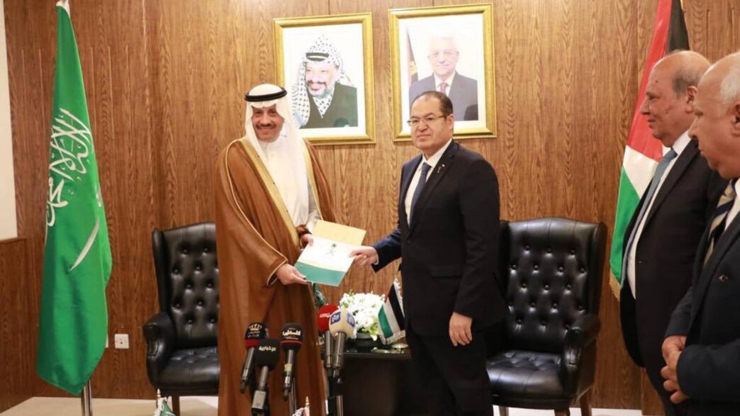 שגריר סעודיה בירדן הגיש את כתב האמנה שלו בקונסול ב