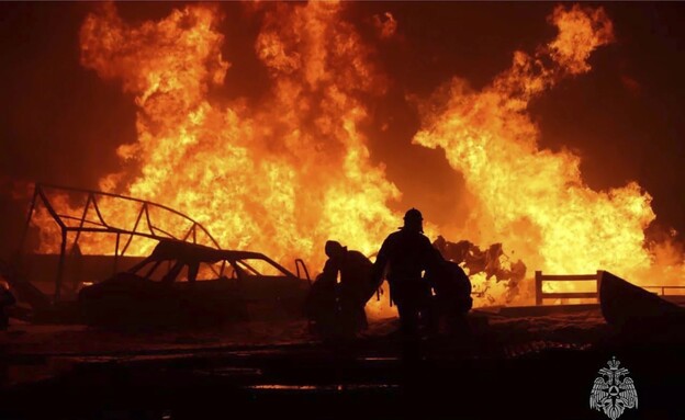פיצוץ אדיר בשרפה בתחנת דלק ברוסיה (צילום: AP)