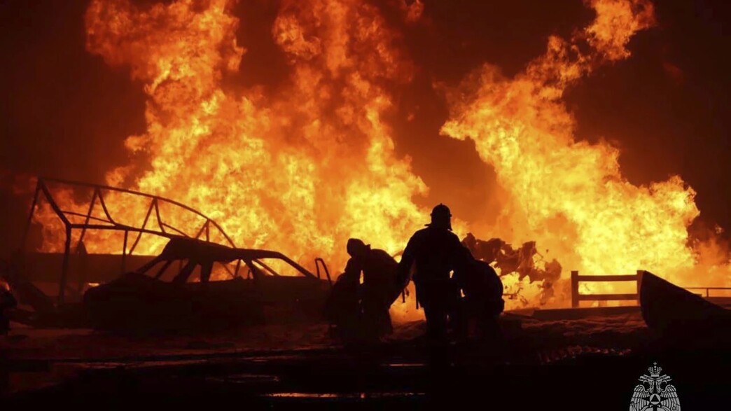 פיצוץ אדיר בשרפה בתחנת דלק ברוסיה פיצוץ אדיר בשרפה בתחנת דלק ברוסיה