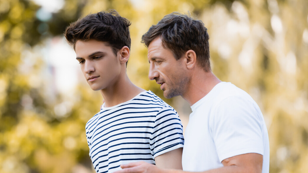 אבא ובן, נער אבא ובן, נער