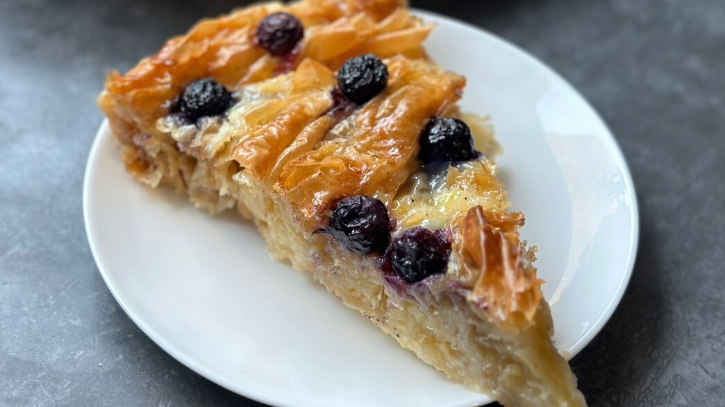 מאפה פילו יווני מתוק סופרה. פרוסה