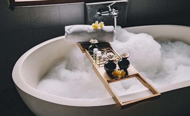 אמבטיה עם קצף ומגש, מפיץ ריח, ספא