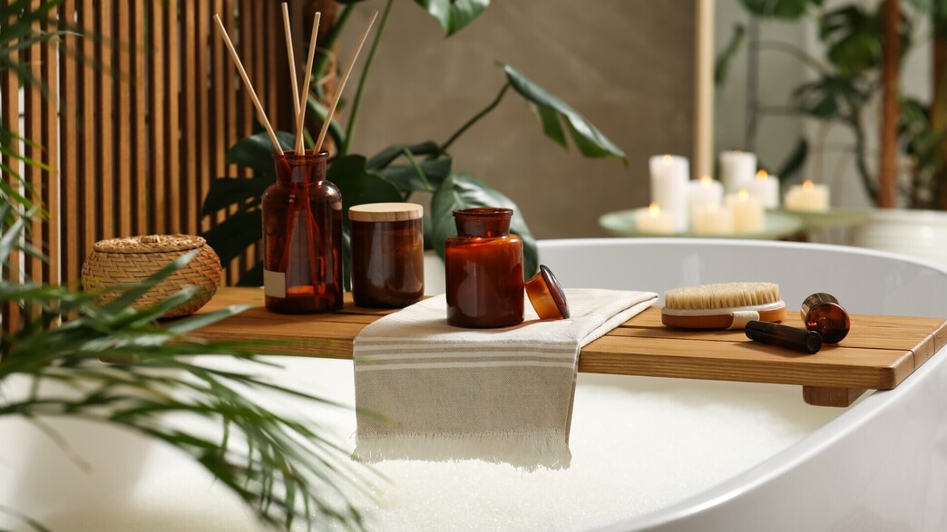 אמבטיה עם קצף ומגש, מפיץ ריח, ספא