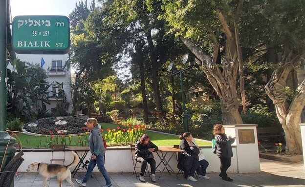רמת גן - רחוב ביאליק, בר הספסל,  (צילום: אריאלה אפללו)