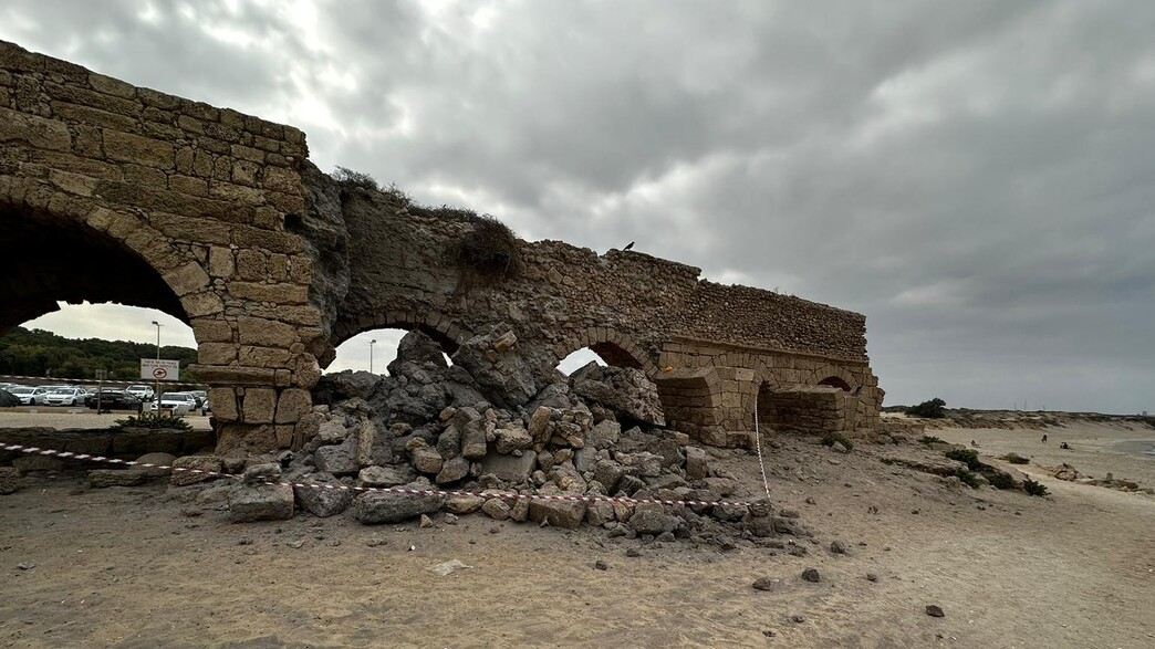 קשת התמוטטה באמת המים בקיסריה