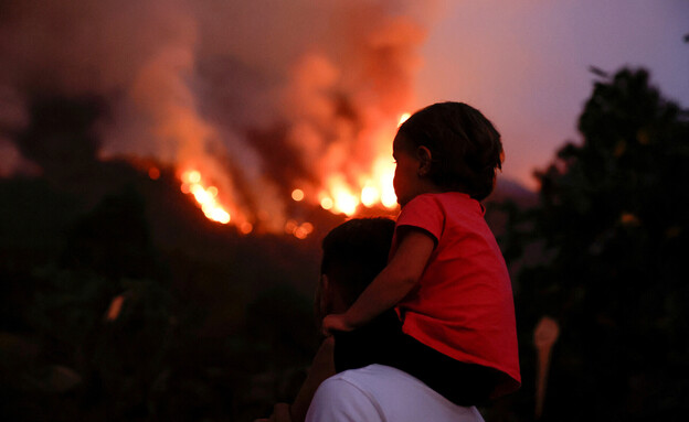 השריפה בטנריפה (צילום: רויטרס)
