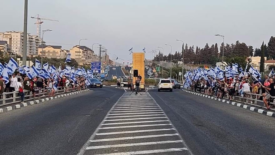 דוכן של "הימין הדמוקרטי" בתל אביב