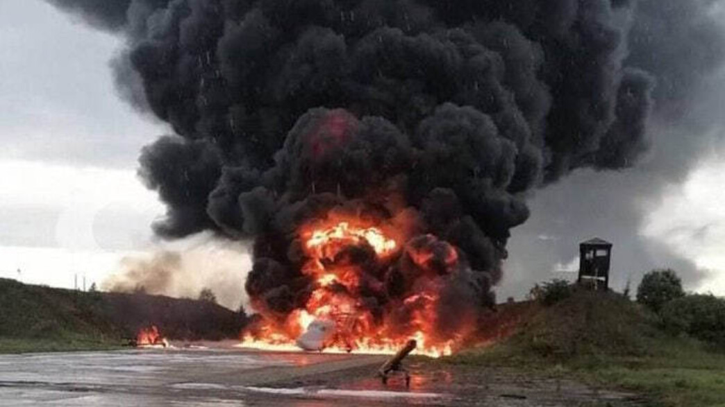 מפציץ רוסי TU22M3 הושמד בתקיפת מל"ט של אוקראינה מפציץ רוסי TU22M3 הושמד בתקיפת מל"ט של אוקראינה