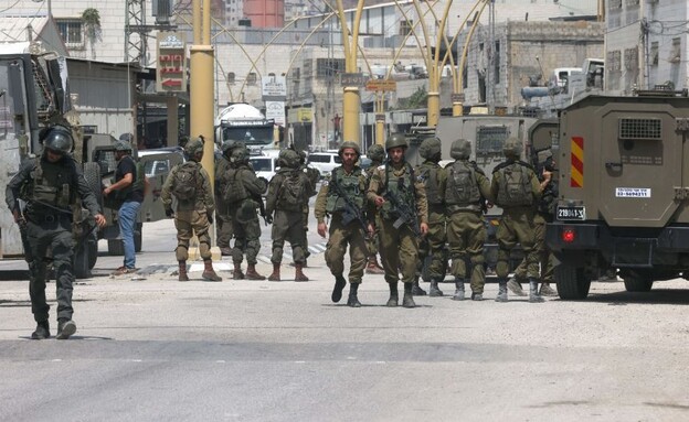 הכוחות בגזרה (צילום: HAZEM BADER/AFP via Getty Images)