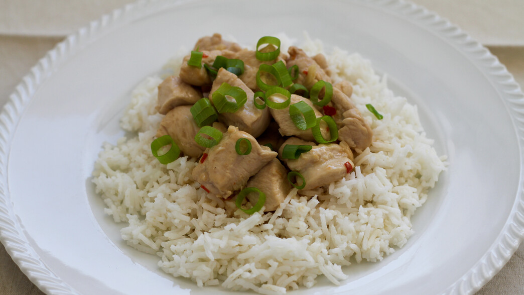 חזה עוף בחלב קוקוס ובוטנים