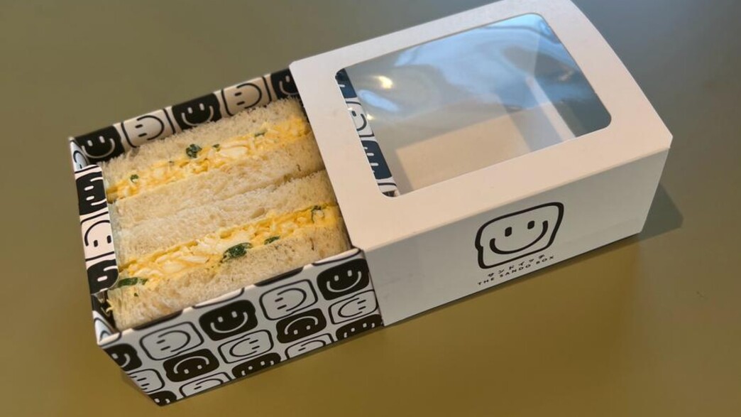 כריך סלט ביצים בסגנון יפני כריך סלט ביצים בסגנון יפני