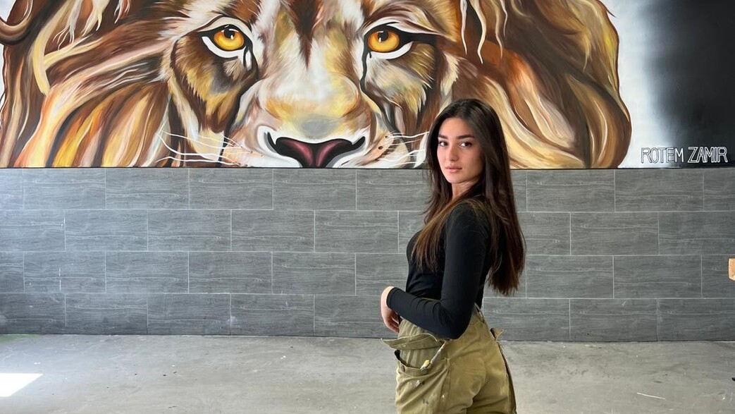 ציירת צבאית, ג, רותם ציירת צבאית, ג, רותם