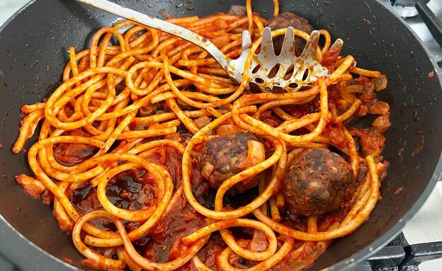 ספגטי כדורי בשר במחבת