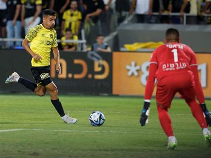 דבוש. החלוץ הצעיר קיבל מקום בהרכב (אלן שיבר)