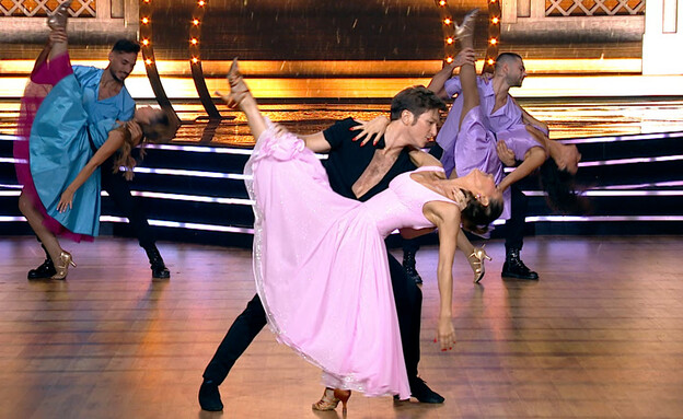לי בירן ונינה סול – סלסה (צילום: מתוך "רוקדים עם כוכבים", קשת 12)