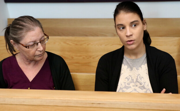 שירי ורבקה סובול בבית המשפט (צילום: מתוך "סיפור אמיתי", קשת 12)