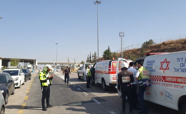 פיגוע דריסה במחסום מכבים (צילום: לפי סעיף 27 א')