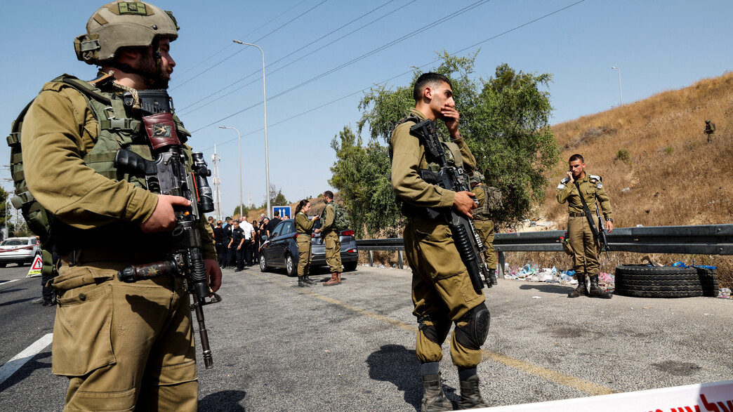 פיגוע דריסה במחסום מכבים