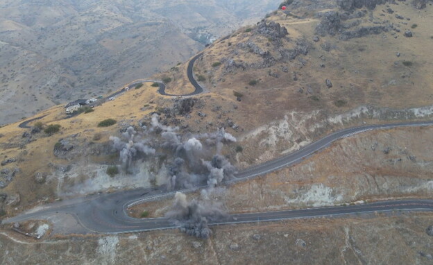 סלעי בזלת עצומים פוצצו באופן מבוקר בגולן