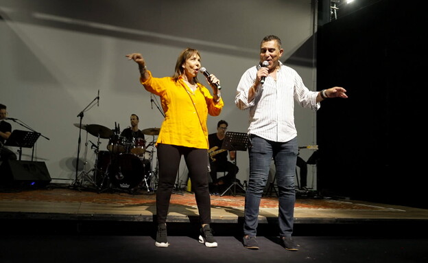 חני נחמיאס ויהודה אליאס על הבמה (צילום: חדשות 12)