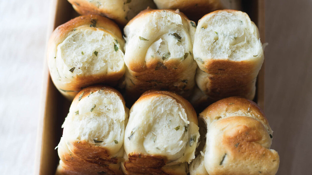 לחמניות שום ועשבי תיבול ללא לישה