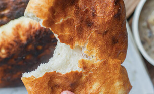 לחם פרנה ממכר של קרן אגם (צילום: קרן אגם ונופר צור, מה אופים היום? הוצאת מודן)
