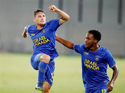 במחצית השנייה קניקובסקי הצטרף לחגיגה (צילום: אלן שיבר)