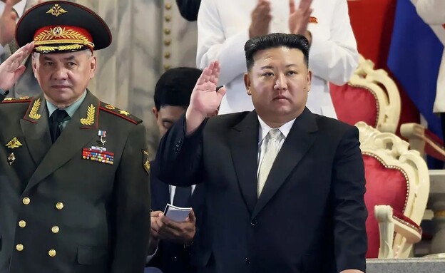 קים ג'ונג און ושר ההגנה הרוסי שויגו, 2023 (צילום: AP)