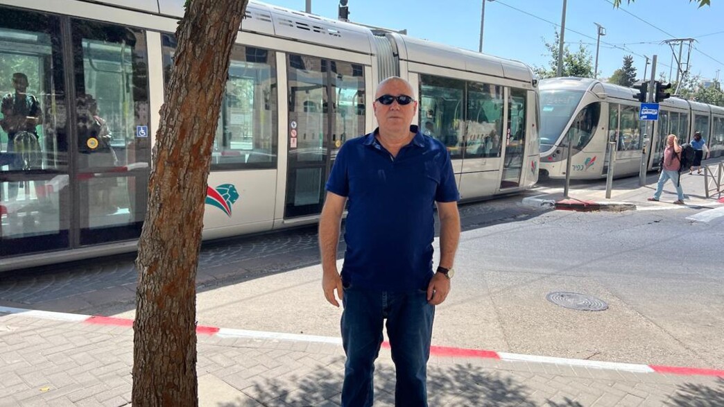 פיני קבסה שילם על נסיעה ברכבת הקלה וקיבל קנס