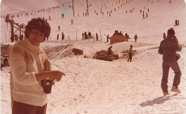 אביו של אדי כהן על רקע השלג (צילום: אלבום פרטי)
