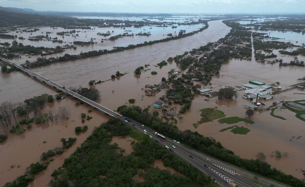 מבט אווירי על נזקי השיטפונות בדרום ברזיל (צילום: רויטרס)