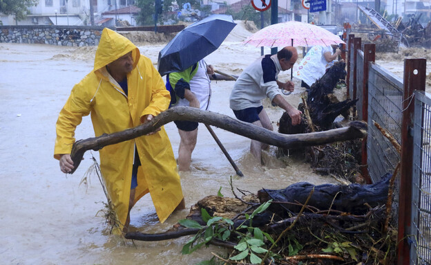 הסופה דניאל מכה ביוון ובשכנותיה (צילום: AP)