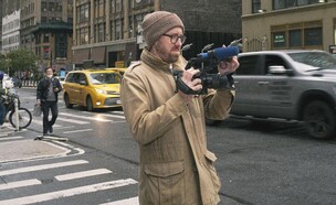 ג'ון ווילסון, מתוך "המדריך לחיים בניו יורק" (צילום: באדיבות yes ,HOT וסלקום TV, יחסי ציבור)