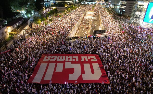 הפגנה נגד המהפכה המשפטית, קפלן תל אביב (צילום: גלעד פירסט)
