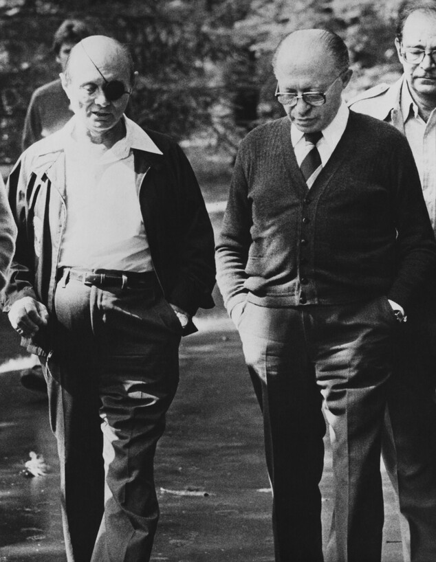 מנחם בגין ומשה דיין בקמפ דיוויד (צילום: Consolidated News Pictures/Keystone/Hulton Archive/Getty Images)