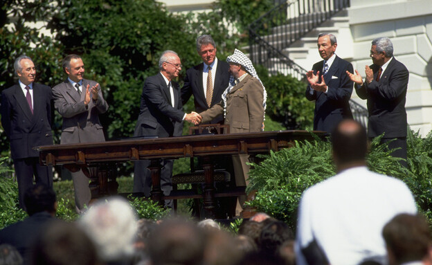 הסכם אוסלו 1993 רבין ערפאת (צילום:  Richard T. Nowitz/CORBIS/Corbis via Getty Images)