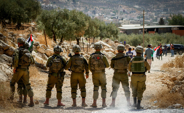 חיילי צה"ל בעימותים עם פלסטינים בשטחים (צילום: נאסר אישתייה, פלאש 90)