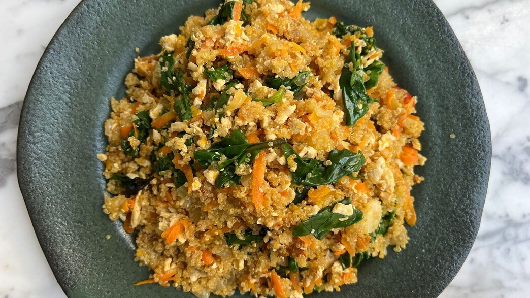 סלט קינואה, טופו וירקות